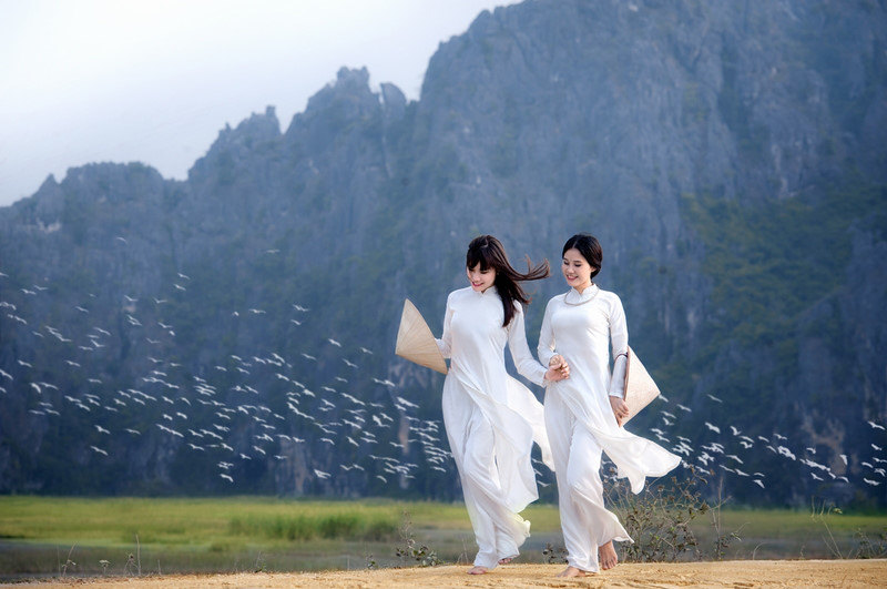 38 photos of beautiful “Ao dai” at Vuon xua exhibition