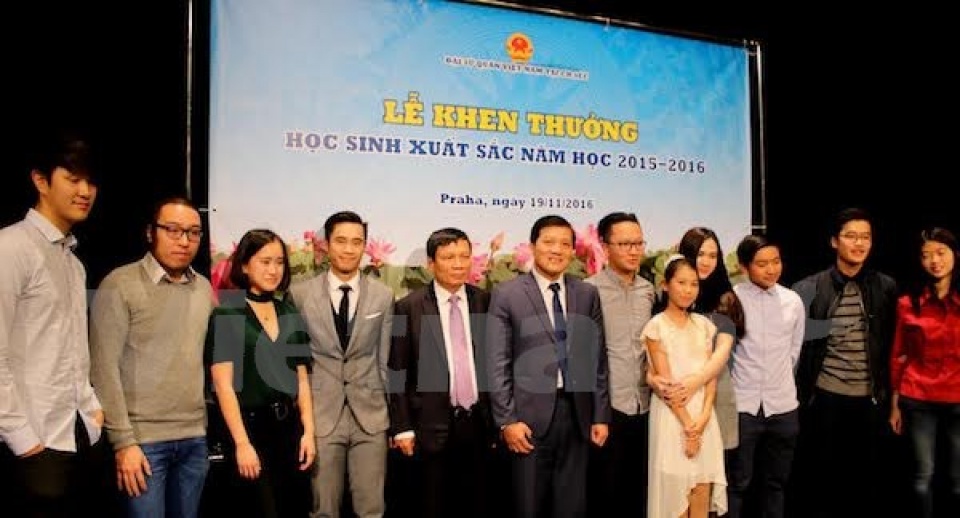 Young Vietnamese talents honoured in Czech Republic