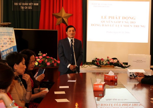 Vietnamese people in Czech Republic donate over VND2 billion to support Central region