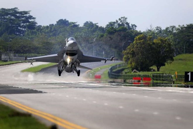Singapore’s air force conducts runway exercise