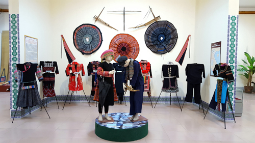 Exhibition on preserving and promoting Mong ethnic culture