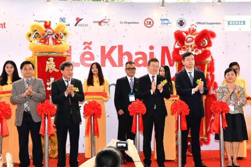 Over 400 exhibitors join textile and garment industry exhibition
