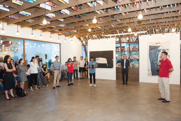 Artist Ha Tri Hieu kicks off AIA Vietnam Eye satellite exhibitions
