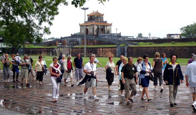 Hue receives over 2 74 million tourists from start of year