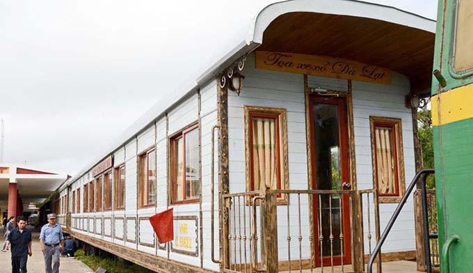 Da Lat station adds two carriages to serve tourism