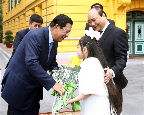 Cambodian Prime Minister welcomed in Hanoi