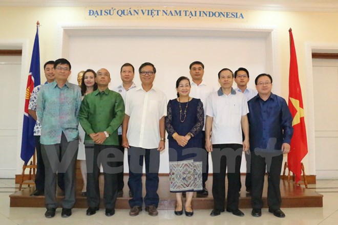 Friendly exchange boosts Vietnam-Laos special relations