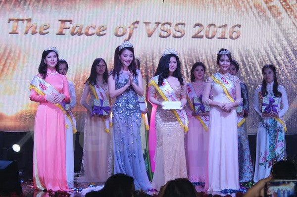 Beauty pageant organized by Vietnamese students in Singapore to raise funds for charity
