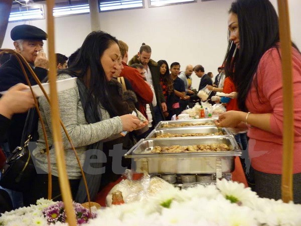 Vietnamese cuisine wins over visitors at International Charity Bazaar in Austria