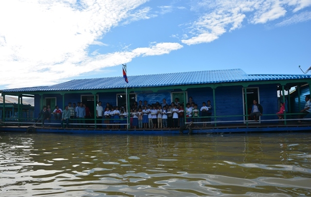 Primary school for overseas Vietnamese children inaugurated on Tonle Sap lake