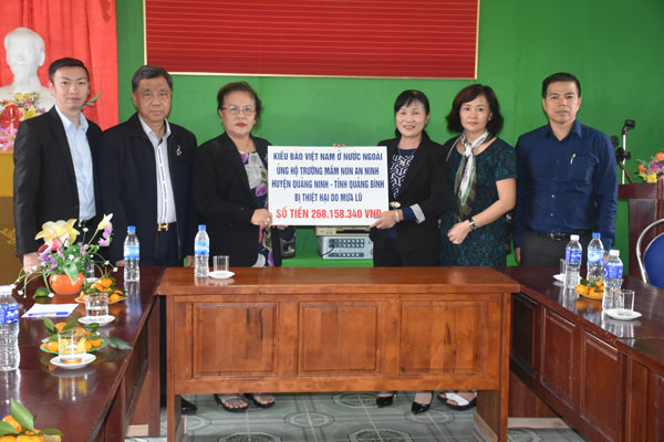 Overseas Vietnamese provide VND1 billion to schools in Quang Binh province