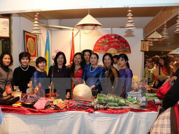 Vietnam participates in Charity Bazaar 2016 in Ukraine