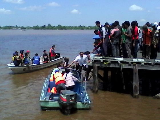 Indonesia boat sinking kills at least four