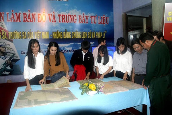 Exhibition on Hoang Sa and Truong Sa archipelagoes in Phu Yen province