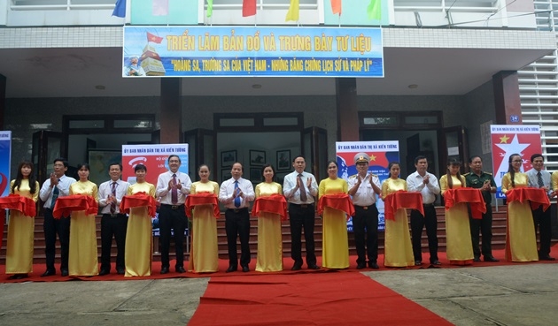 Maps and documents on Hoang Sa, Truong Sa archipelagos in Long An