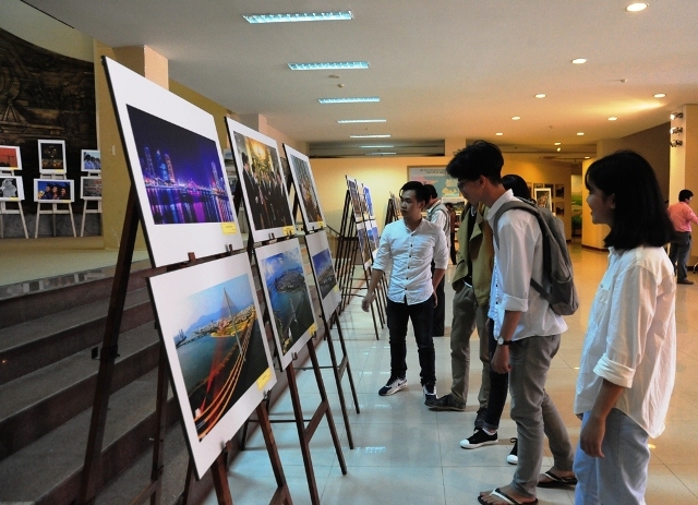 Photos on Da Nang city on display