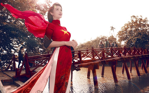 Mai Thu Huyen impressive in Ao Dai featuring 16 national flags