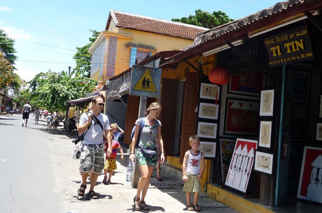 Foreign tourists to Vietnam rise 26 in 2016