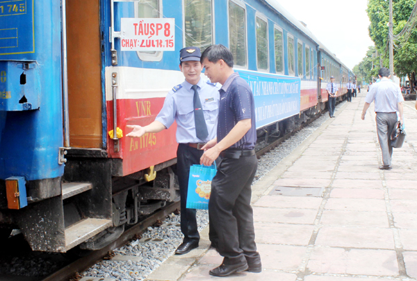 High-quality train to be put into use on Hanoi-Lao Cai route