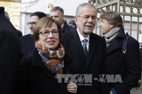 Austria’s far-right candidate concedes defeat in presidential election
