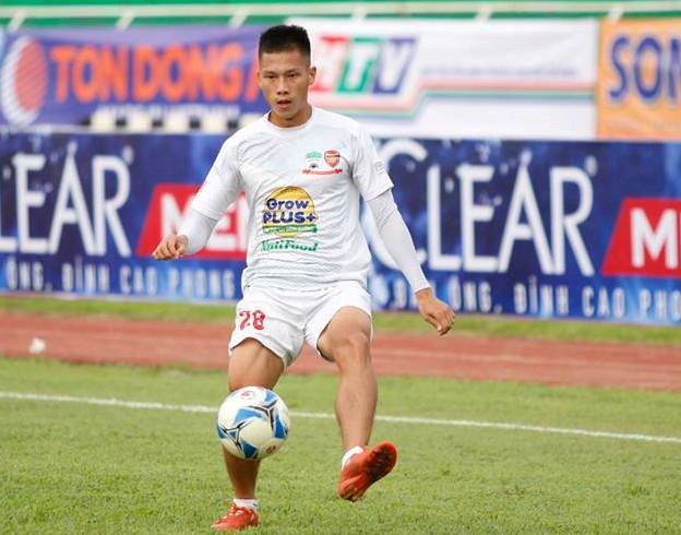 Vietnamese player to play football in the Republic of Korea
