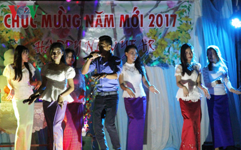 Vietnamese students in Cambodia welcome Lunar New Year 2017