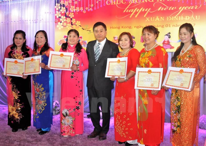 Overseas Vietnamese welcome Lunar New Year of the Rooster