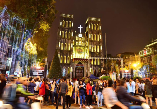 Bell ringing instead of fireworks display in Hanoi on lunar New Year Eve
