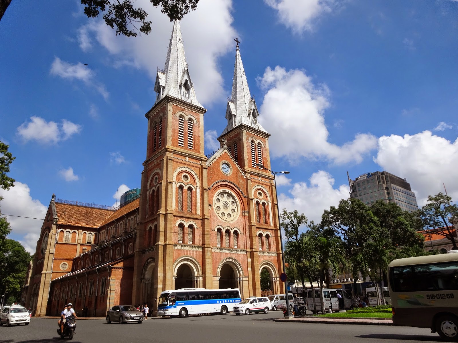 Airlines, railway cut prices to lure tourists to southern localities