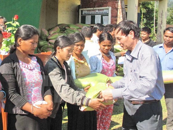 Some 1,700 tons of rice relief for Quang Binh and Soc Trang
