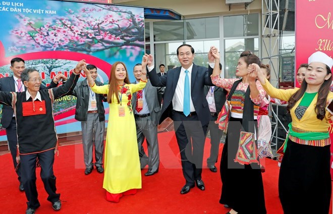 President joins Spring festival of ethnic groups