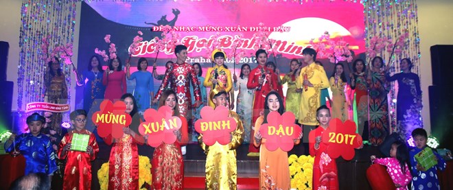 Overseas Vietnamese in Czech organize art program about Buddhism