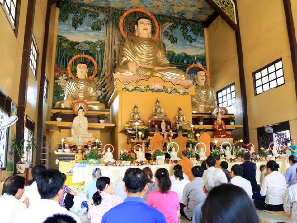 Prayer ceremony for safety and peace held in Bang Long Pagoda in Laos