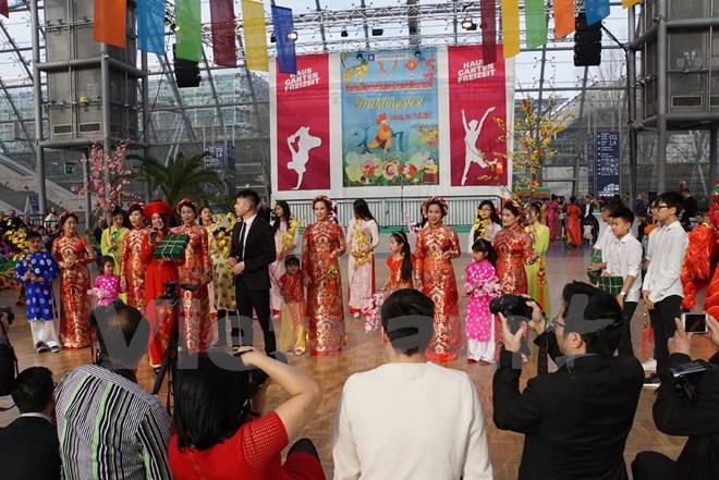 Vietnamese people in Leipzig welcome Spring 2017