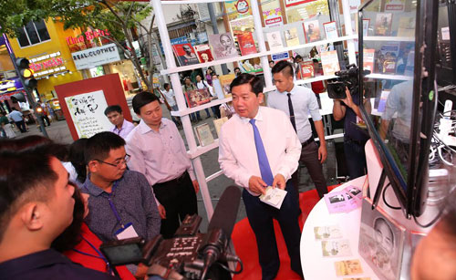 E-book library portal on Uncle Ho made public