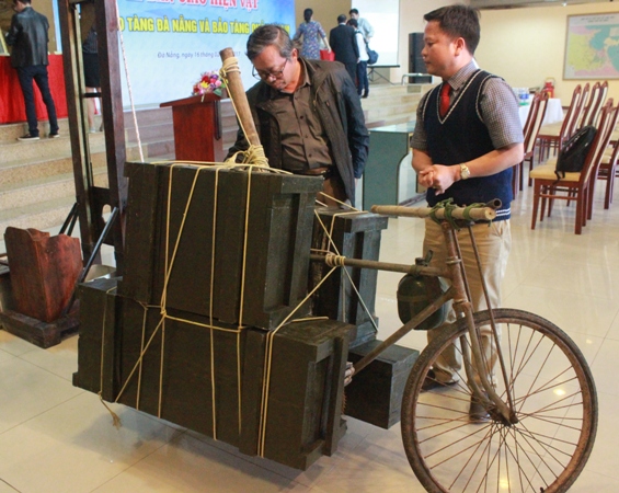 Da Nang and Quang Nam exchange historical objects