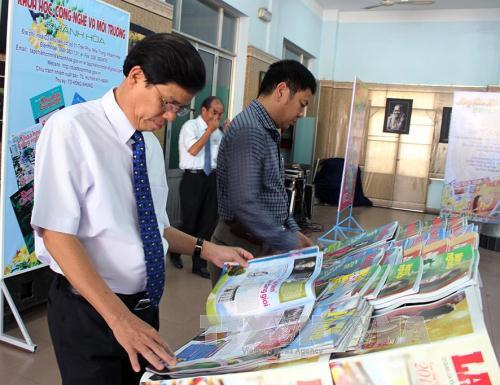 Spring publications for people and soldiers in Truong Sa island district