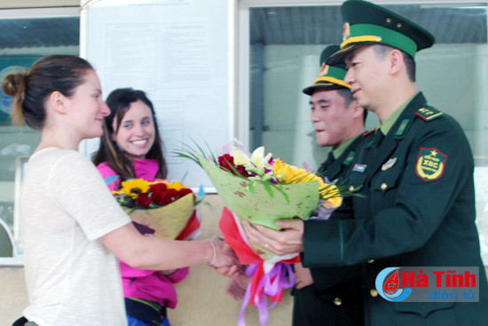 First two tourists enters Vietnam by e-visa