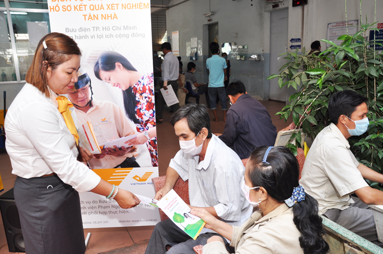 Ho Chi Minh city Post’s Party members commit to follow Uncle Ho’s example
