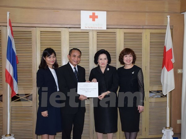 Vietnamese community helps Thai flood victims