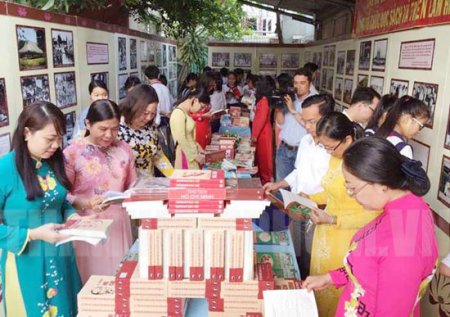 “Month of reading books and displaying the image of Uncle Ho” organized in Ho Chi Minh City