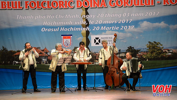 Romanian traditional art troupe performs in HCMC
