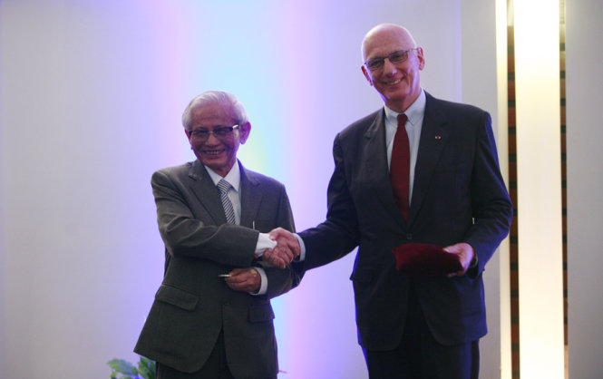 Professor Phan Huy Le honoured in France