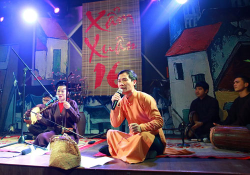 Xam singing performance at Hanoi pedestrian street