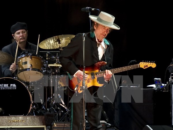 Bob Dylan to receive Nobel Literature Prize in Stockholm