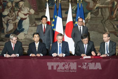 Japanese PM Shinzo Abe visits France