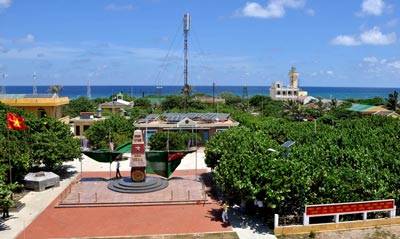 Ho Chi Minh city presents VND14 billion to Spratly archipelago