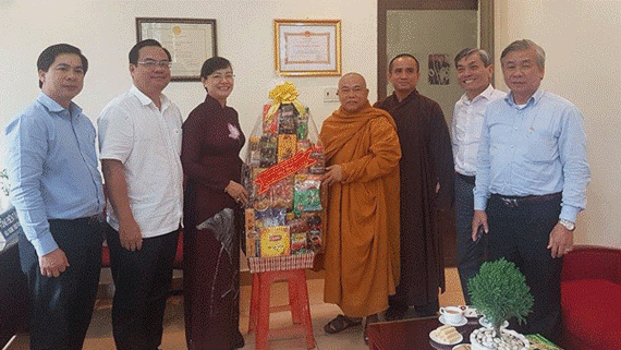 Ho Chi Minh city leaders celebrate the Buddha s birthday