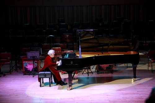 Special performance by 100-year-old outstanding artist Thai Thi Lien