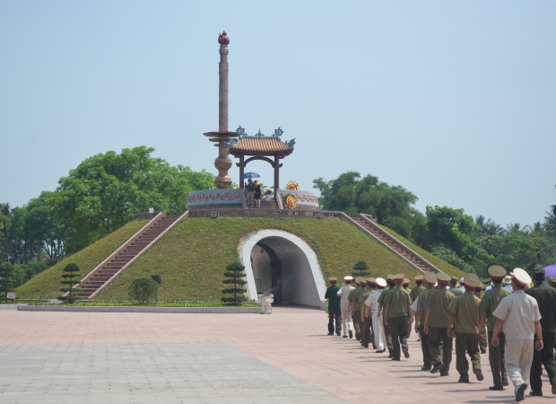 Quang Tri pilots tour to historical sites